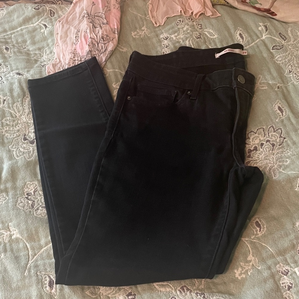 Levi's Black Ankle-Length Cropped Jeans